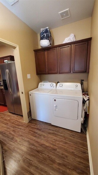 Building Photo - 6237 Stone Lake Dr