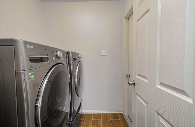 Building Photo - 2702 Fir Crest Ct