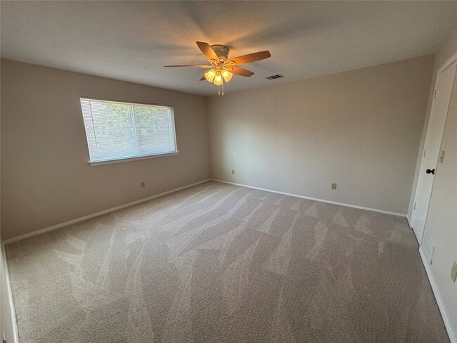 Building Photo - 3302 Wells Dr