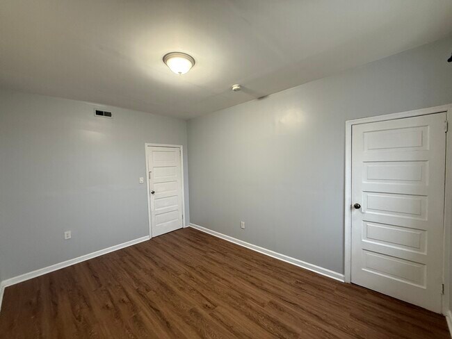 Building Photo - 423 Scott St