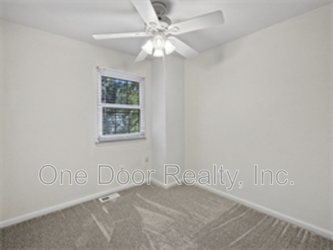 Building Photo - 1079 Old Denbigh Blvd