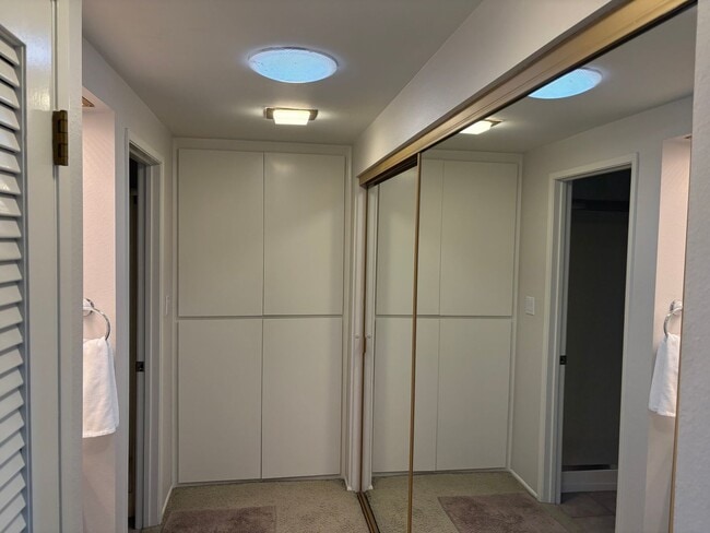 Building Photo - Beautiful corner condo in Lake San Marcos