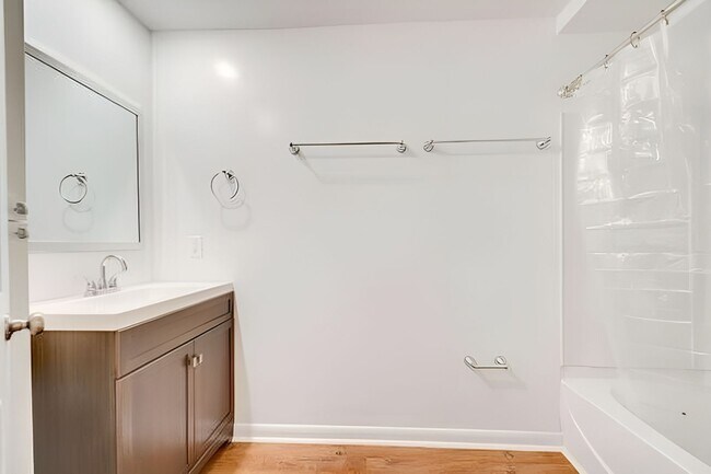 Building Photo - Avail July 1: 2BR Apt in Crafton, 1 Off Street Parking, AC, W/D included, Quartz Countertops, DW,...
