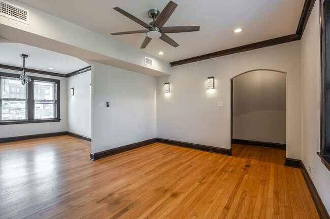 Building Photo - 6411 N Talman Ave