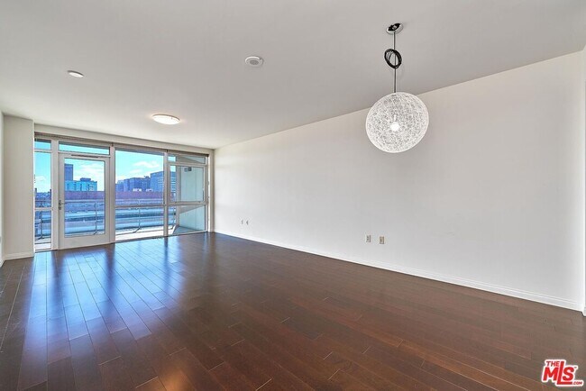 Building Photo - 3785 Wilshire Blvd