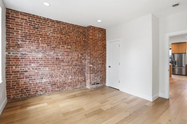 Building Photo - 233 1/2 Summit Ave