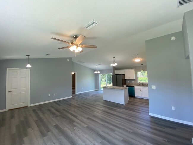 Building Photo - Desirable SW Ocala Neighborhood 3/2/2 **WO...