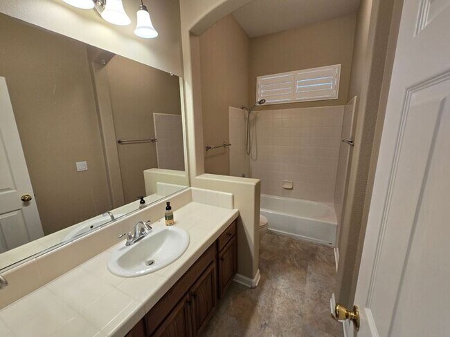 Building Photo - Spacious Modern Home in Spanish Springs