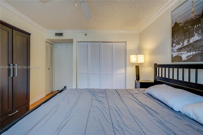 Building Photo - 770 Claughton Island Dr