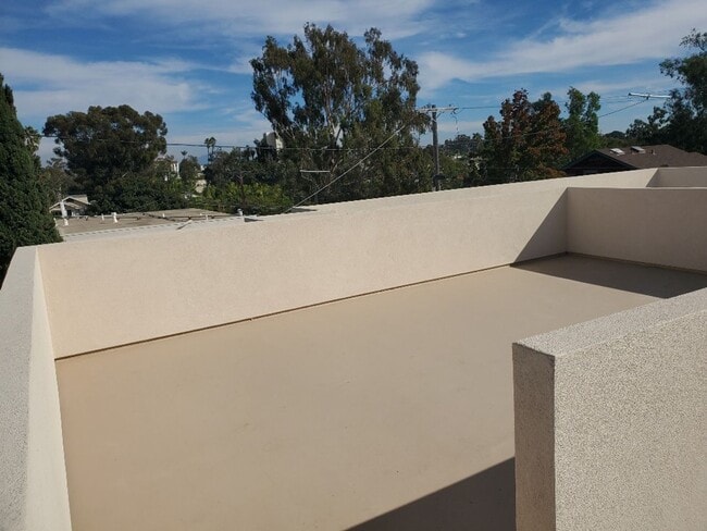 Building Photo - 1 Bedroom - 1 Bathroom in Beautiful Hillcrest