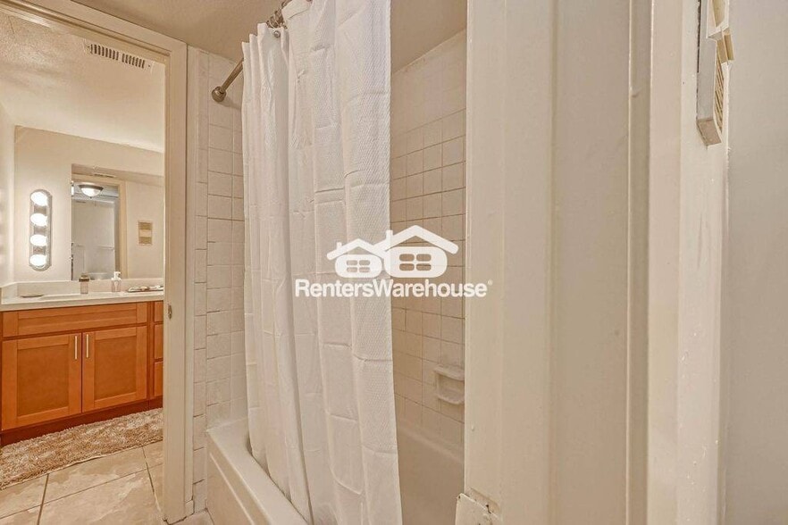 Building Photo - 8433 Hearth Dr