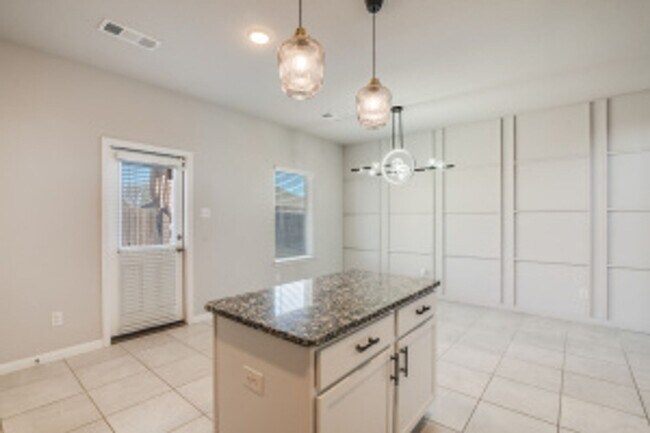 Building Photo - Beautiful 4/2.5 in Forney - like new!