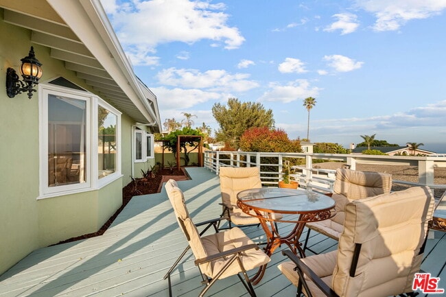 Building Photo - 221 Bellino Dr