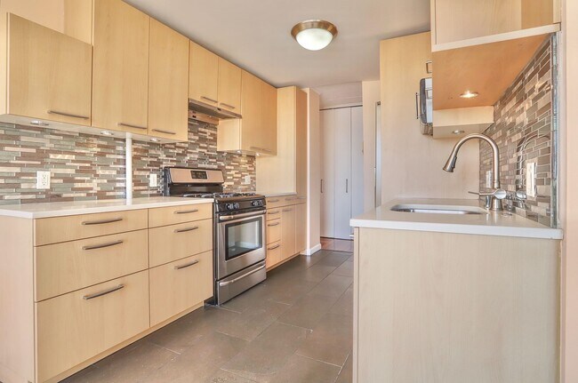 Building Photo - 9060 PALISADE Ave