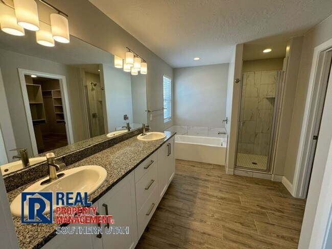 Building Photo - River Trail Townhome