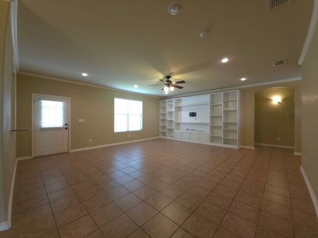 Building Photo - BEAUTIFUL and SPACIOUS 3-bedroom, 2-bathro...