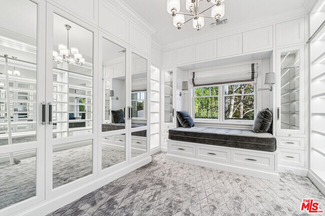 Building Photo - 458 Toyopa Dr