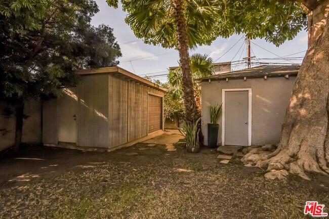 Building Photo - 801 Brooks Ave