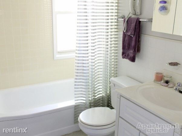 Building Photo - 9595 Greenview Ave