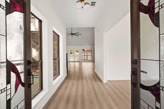 Building Photo - 3223 Country Club Blvd