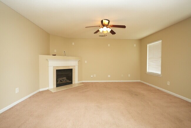 Building Photo - Spacious 4 bedroom home plus loft