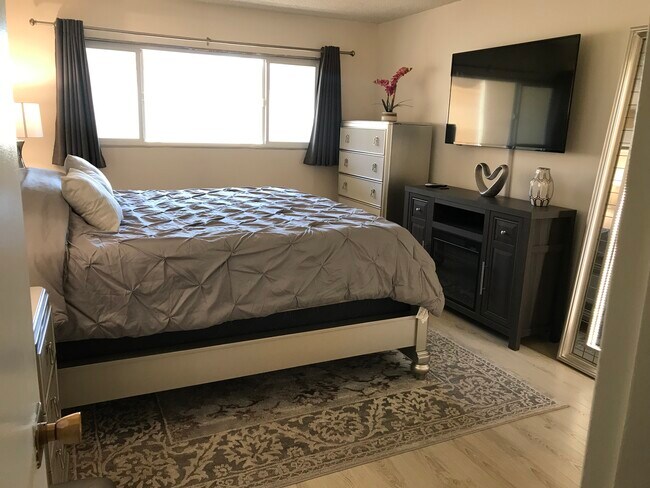 Building Photo - 1299 Cordova St