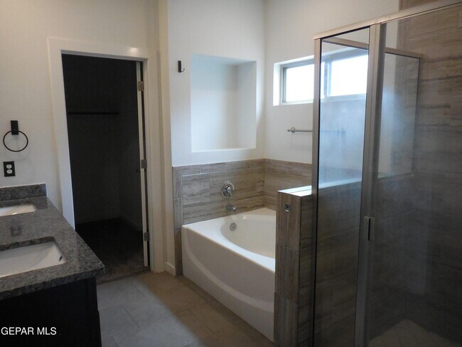 Building Photo - 12125 Mesquite River Dr