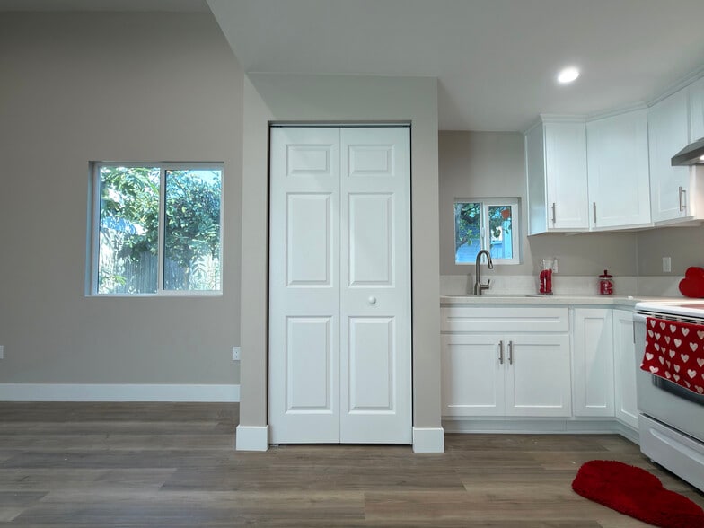 Building Photo - 1382 Molino Ave