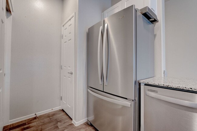 Building Photo - 4735 Ridgeley Ave