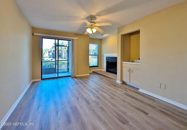 Building Photo - 10200 Belle Rive Blvd