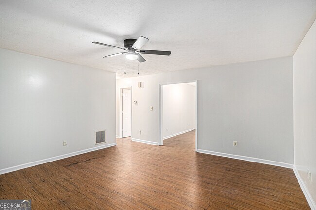 Building Photo - 2610 Golfview Terrace SE