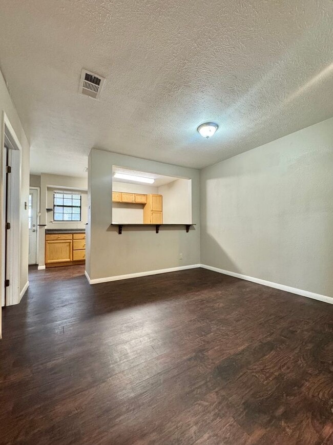 Building Photo - NOW AVAILABLE - 3-Bedroom 2-Bathroom Townhome in Capital Heights!