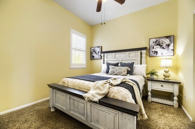 Building Photo - 15625 Carob Cir