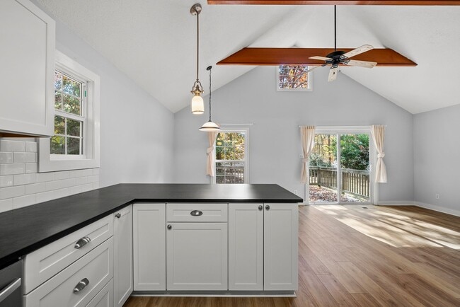 Building Photo - 900 Branch St