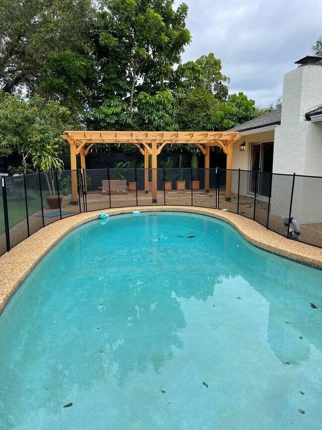 Building Photo - 7360 San Sebastian Dr