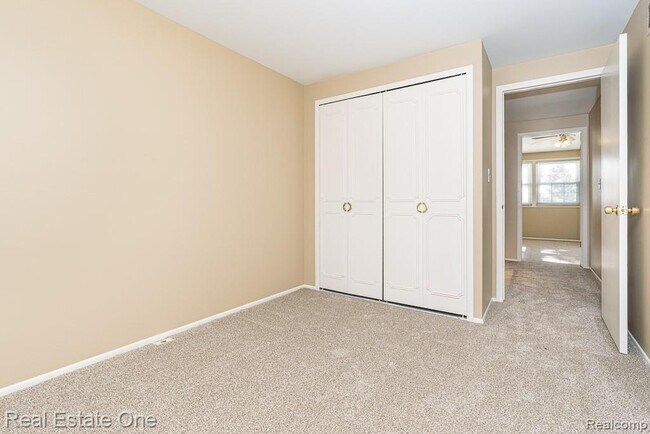 Building Photo - 5075 Buckingham Pl Dr