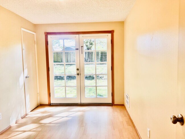 Building Photo - Charming 3BR/1BA w/ 1-car garage, long driveway, fenced yard, wood stove & shed/workshop.