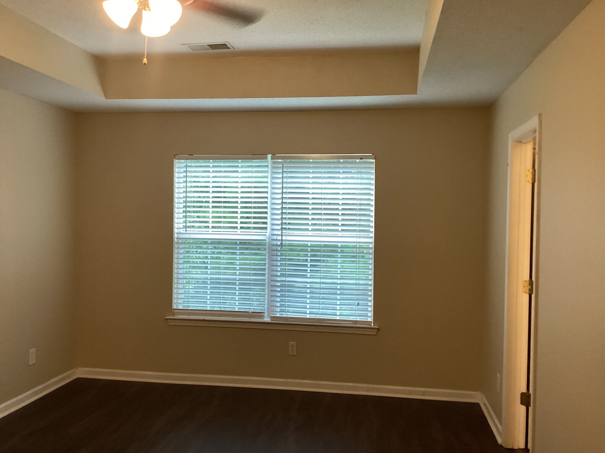 Building Photo - 493 Live Oak Walk