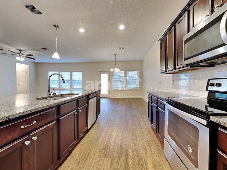 Building Photo - 646 Welcome Home Dr