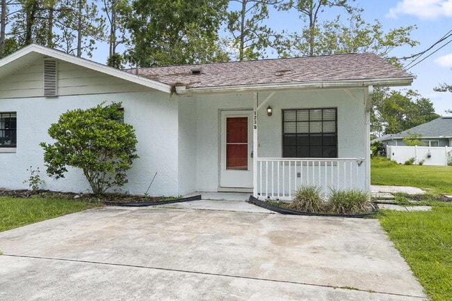 Building Photo - "Chic & Cozy 2-Bed Retreat with Granite Touches in Palm Coast!"