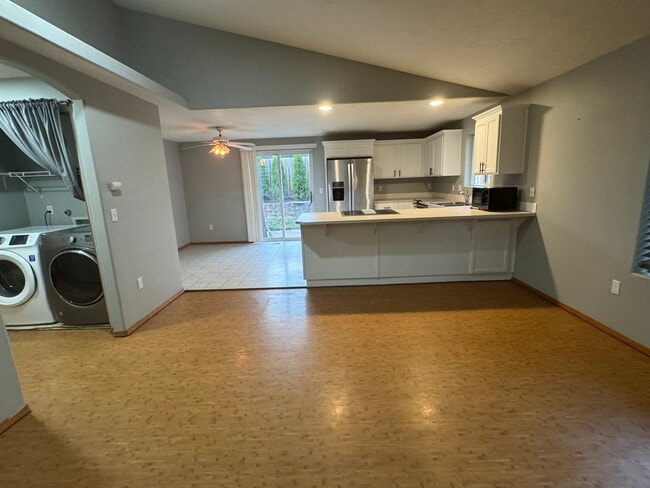 Primary Photo - 37513 Goldenrain St