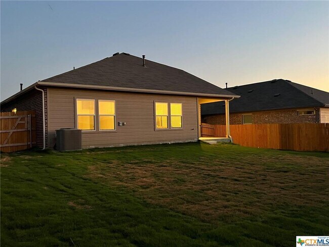 Building Photo - 154 Solitude Dr