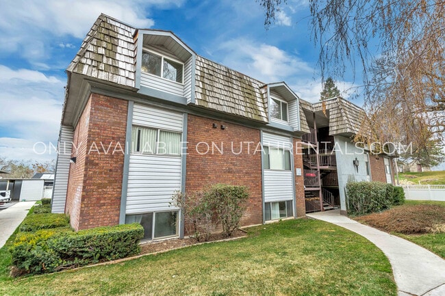 Building Photo - 1639 Woodland Dr