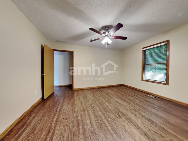 Building Photo - 517 Stone Path Ct