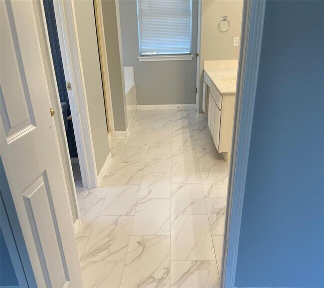 Building Photo - 1809 Springwater Dr