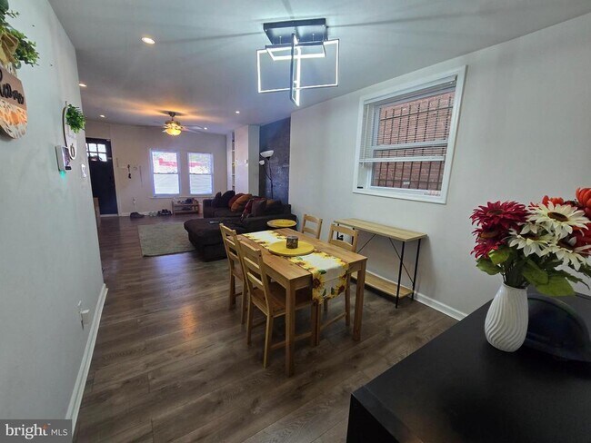 Building Photo - 457 N Edgewood St