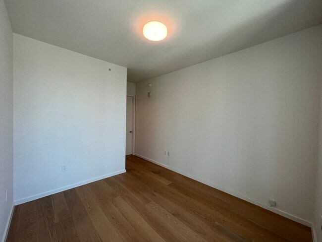 Building Photo - Luxury Executive Condo for Rent - DTLA