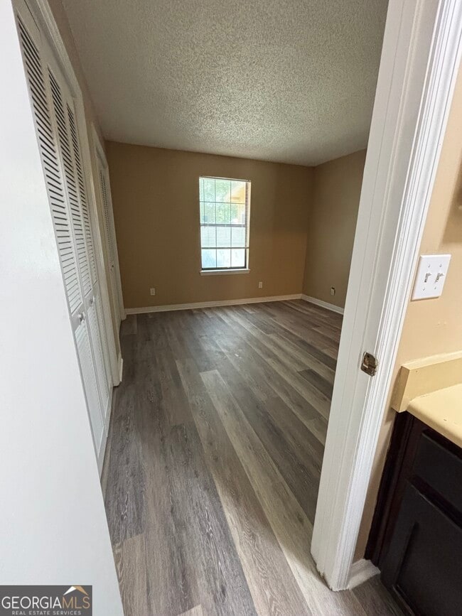 Building Photo - 207 Admiral's Walk Dr