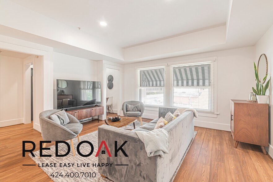 Primary Photo - 6533 Hollywood Blvd