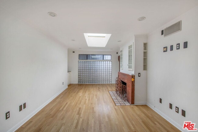 Building Photo - 4126 S Bronson Ave